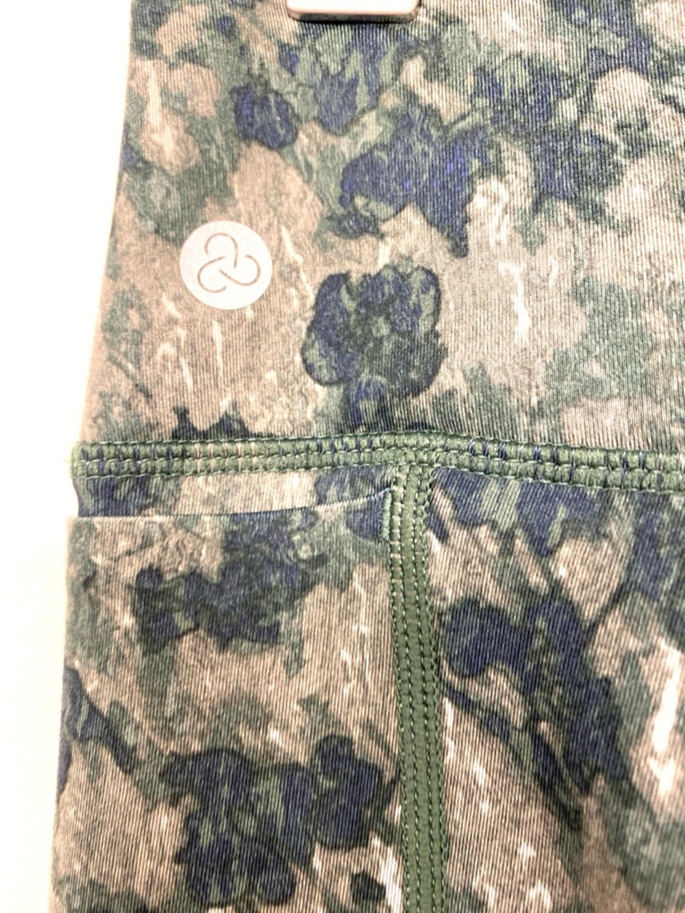 Zella High Rise Leggings Women’s M Green Navy Print Workout Yoga - Picture 7 of 14